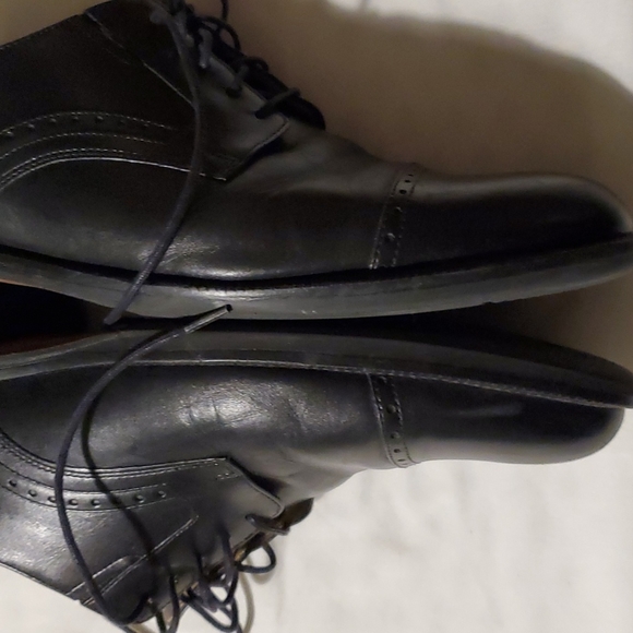 JOHNSTON and MURPHY cap toe oxfords - Picture 2 of 5